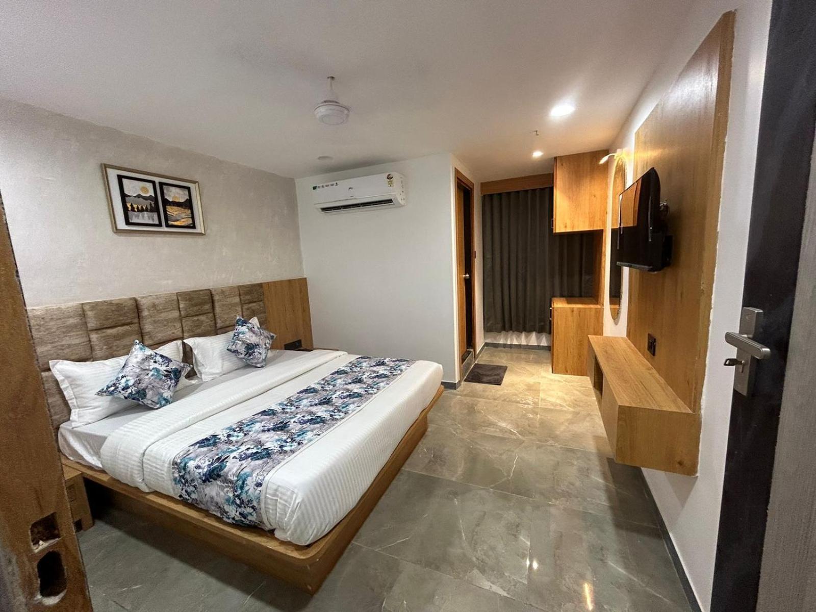 Hotel M Grand Ahmedabad Extérieur photo