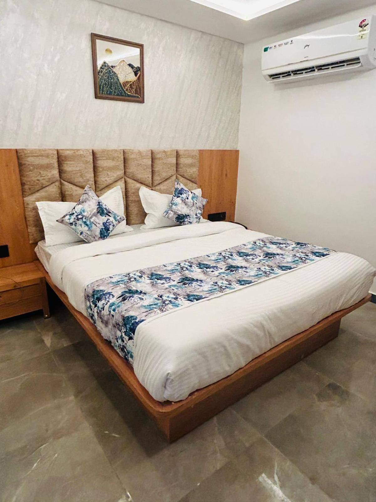 Hotel M Grand Ahmedabad Extérieur photo